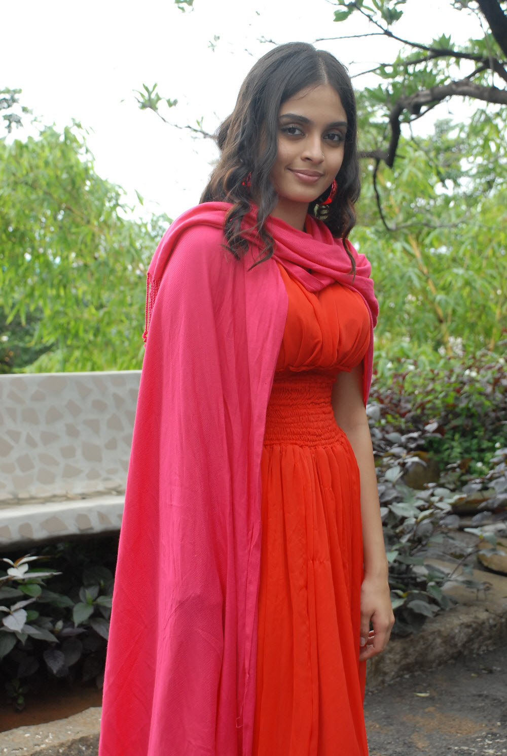Sheena Shahabadi in red skirt pictures | Picture 64439
